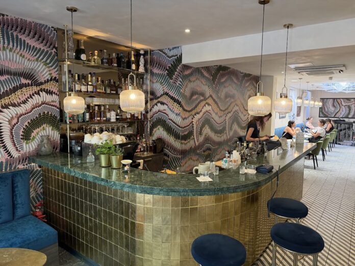 iris-avenue-nail-and-beauty-bar-london